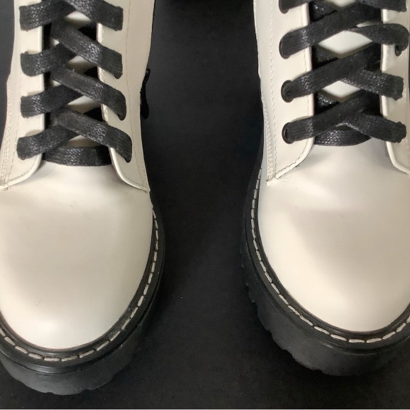 Women’s White Lace-Up Chunky Combat Ankle Boots. Sz 7. Never worn. - Picture 5 of 8